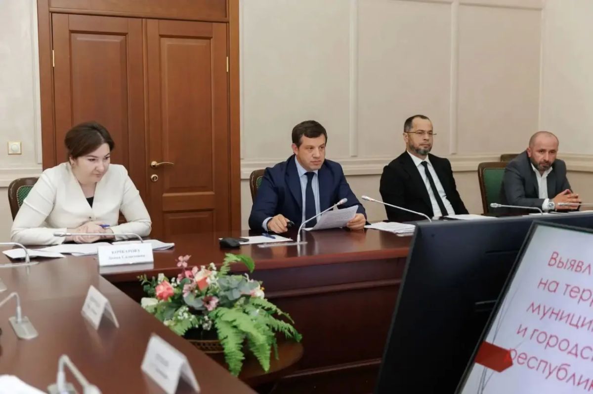 Председатель Правительства Карачаево-Черкесии Мурат Аргунов провел совещание по вопросу ликвидации стихийных мест несанкционированного размещения отходов на территории городских округов и муниципальных районов республики Председатель Правительства Карачаево-Черкесии Мурат Аргунов провел совещание по вопросу ликвидации стихийных мест несанкционированного размещения отходов на территории городских округов и муниципальных районов республики