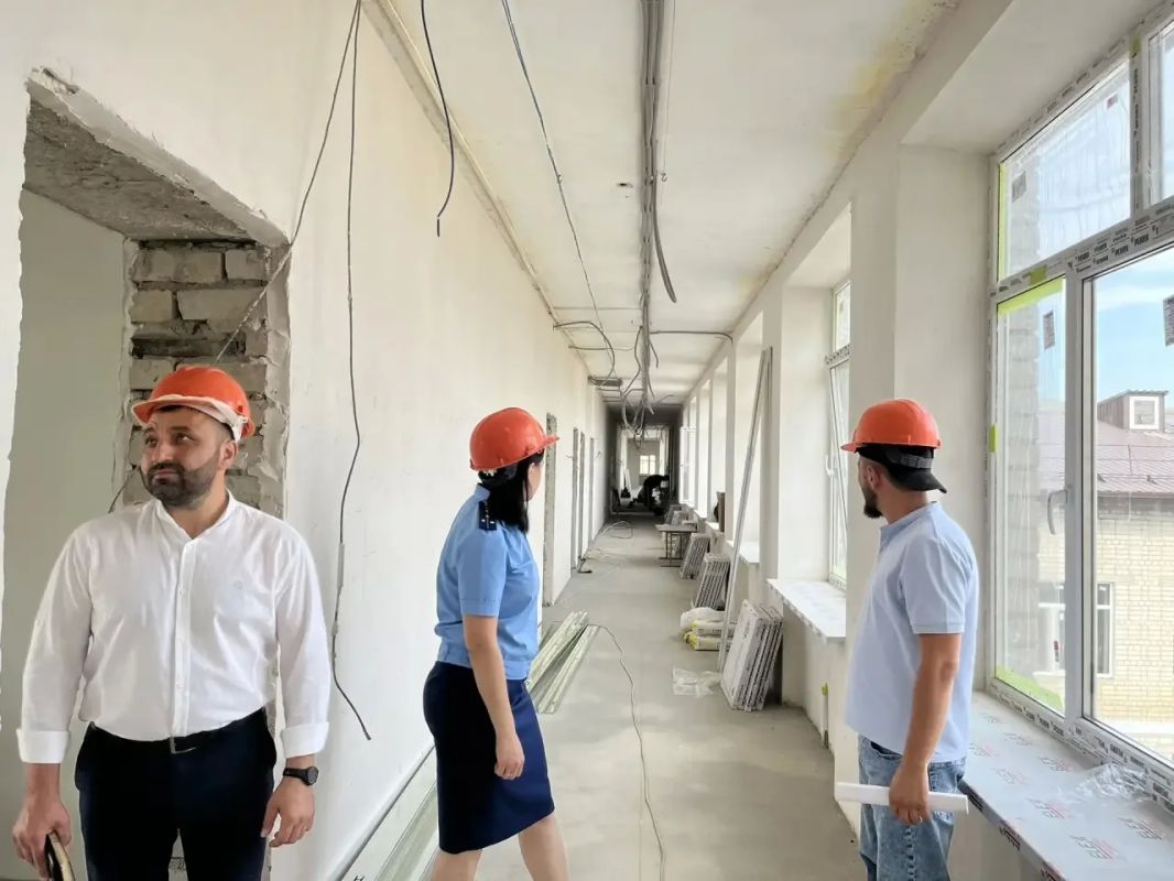 Хабезская межрайонная прокуратура проверила ход проведения капремонта в двух образовательных организациях Хабезская межрайонная прокуратура проверила ход проведения капремонта в двух образовательных организациях