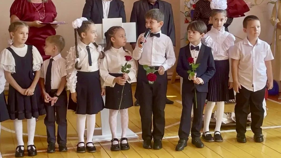 Алексей Баскаев: «Школа – это мир!». Сегодня школьный звонок прозвенел для 18 тысяч детей республиканской столицы, из них 1700 ребят сядут за парты впервые Алексей Баскаев: «Школа – это мир!». Сегодня школьный звонок прозвенел для 18 тысяч детей республиканской столицы, из них 1700 ребят сядут за парты впервые