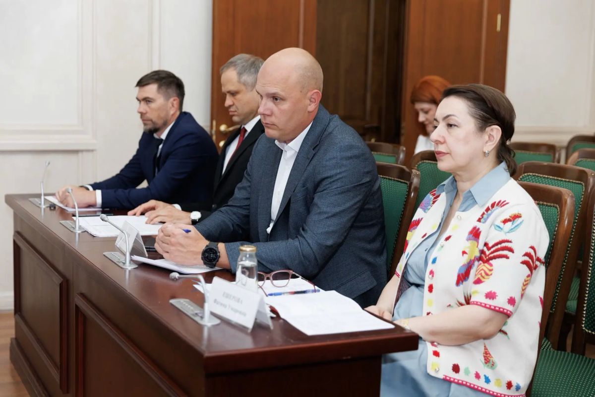 Сегодня состоялась рабочая встреча членов Правительства КарачаевоЧеркесской Республики под руководством премьерминистра Мурата Олеговича Аргунова с представителями КарачаевоЧеркесского отделения Сбербанка России Сегодня состоялась рабочая встреча членов Правительства КарачаевоЧеркесской Республики под руководством премьерминистра Мурата Олеговича Аргунова с представителями КарачаевоЧеркесского отделения Сбербанка России