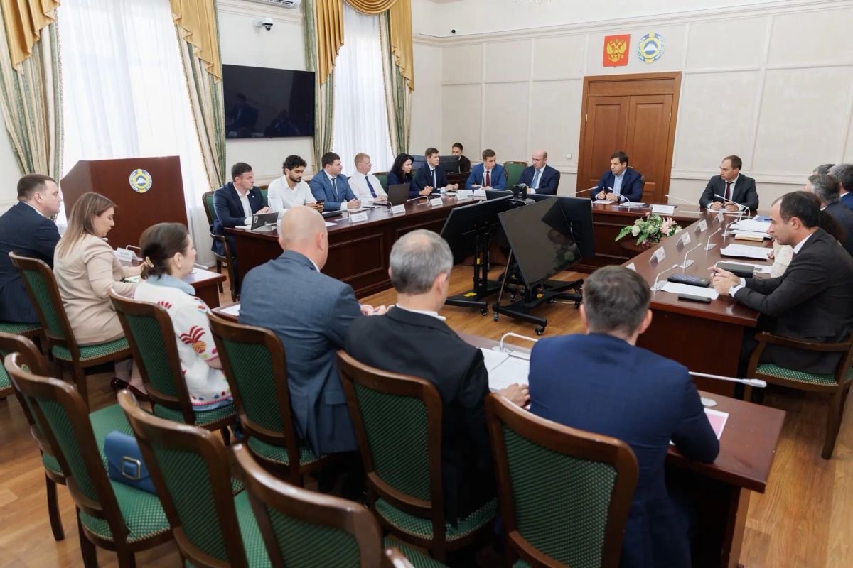 Сегодня состоялась рабочая встреча членов Правительства КарачаевоЧеркесской Республики под руководством премьерминистра Мурата Олеговича Аргунова с представителями КарачаевоЧеркесского отделения Сбербанка России Сегодня состоялась рабочая встреча членов Правительства КарачаевоЧеркесской Республики под руководством премьерминистра Мурата Олеговича Аргунова с представителями КарачаевоЧеркесского отделения Сбербанка России