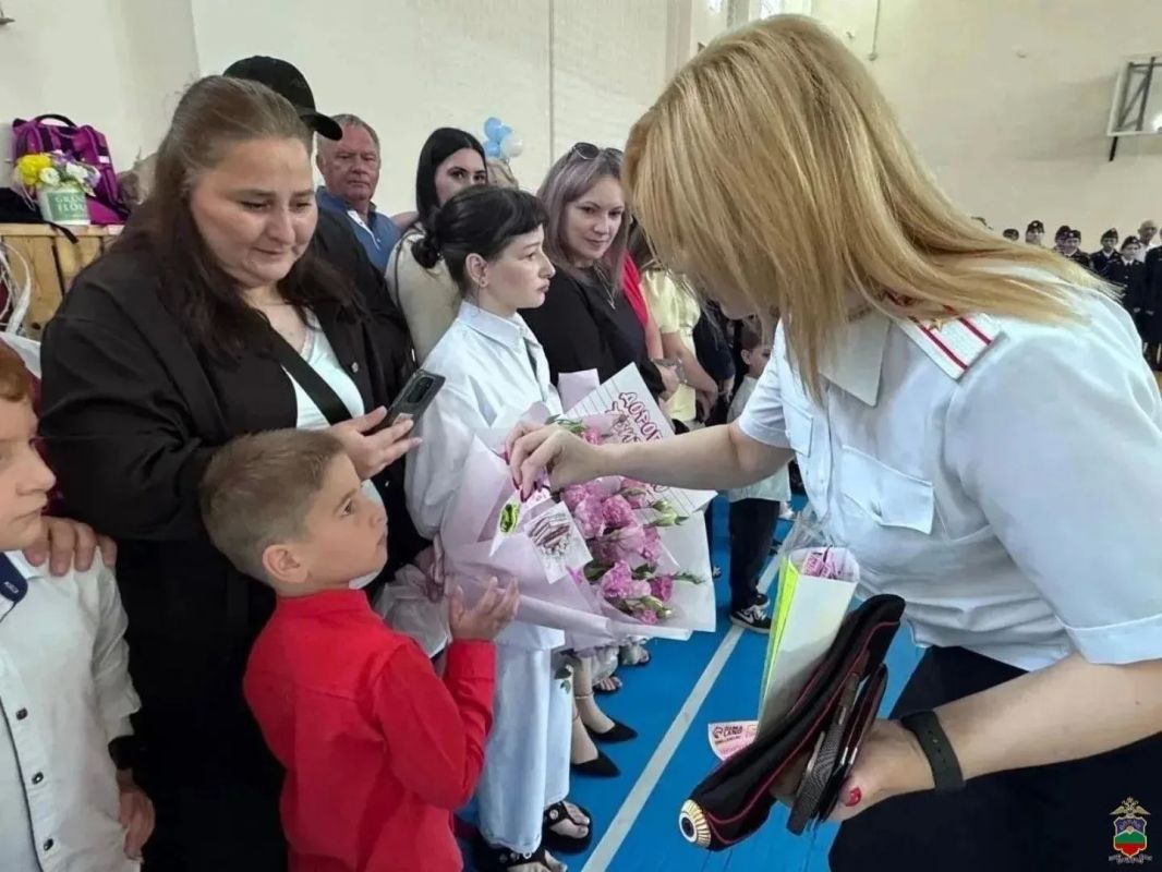 Полиция Карачаево-Черкесии обеспечила правопорядок на праздничных мероприятиях, посвященных Дню знаний Полиция Карачаево-Черкесии обеспечила правопорядок на праздничных мероприятиях, посвященных Дню знаний