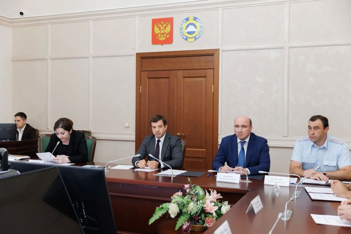 Под председательством премьер-министра Правительства КарачаевоЧеркесии Мурата Олеговича Аргунова прошло совещание по повышению эффективности системы обращения с твёрдыми коммунальными отходами на территории республики Под председательством премьер-министра Правительства КарачаевоЧеркесии Мурата Олеговича Аргунова прошло совещание по повышению эффективности системы обращения с твёрдыми коммунальными отходами на территории республики