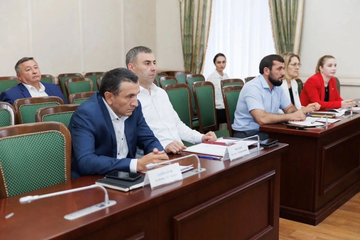 Под председательством премьер-министра Правительства КЧР Мурата Аргунова прошло совещание по повышению эффективности системы обращения с твёрдыми коммунальными отходами на территории республики Под председательством премьер-министра Правительства КЧР Мурата Аргунова прошло совещание по повышению эффективности системы обращения с твёрдыми коммунальными отходами на территории республики