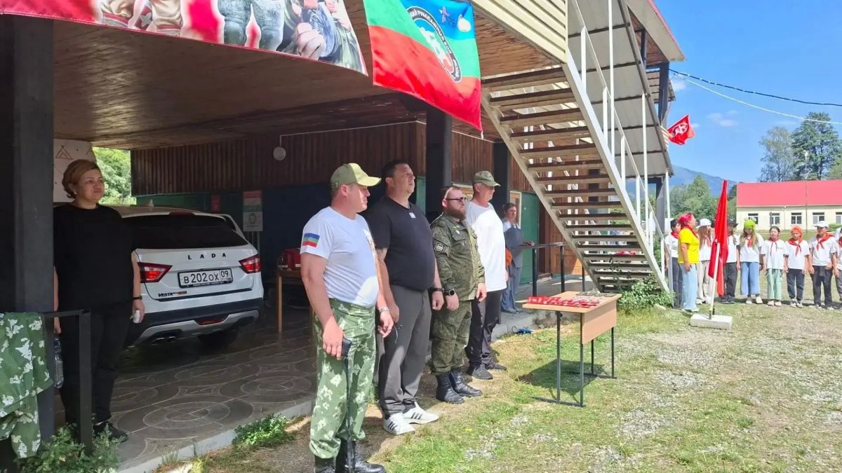 Сотрудники МЧС России провели мастер-класс по пожарной безопасности для воспитанников регионального отделения «Юнармия» Сотрудники МЧС России провели мастер-класс по пожарной безопасности для воспитанников регионального отделения «Юнармия»
