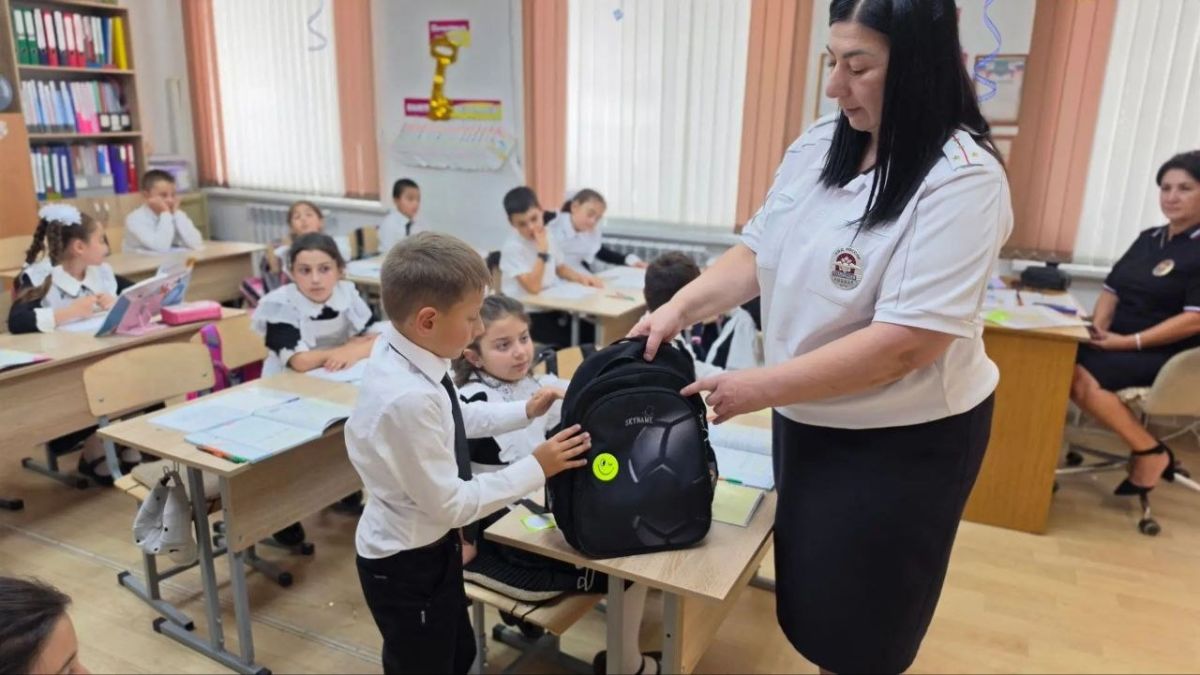 В первый учебный день нового учебного года в рамках оперативно-профилактического мероприятия «Внимание-Дети!» сотрудники отделения Госавтоинспекции и сотрудники ПДН Межмуниципального отдела МВД России «Адыге-Хабльский»... В первый учебный день нового учебного года в рамках оперативно-профилактического мероприятия «Внимание-Дети!» сотрудники отделения Госавтоинспекции и сотрудники ПДН Межмуниципального отдела МВД России «Адыге-Хабльский»...