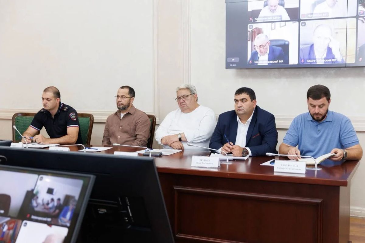 Председатель Правительства КЧР Мурат Аргунов провел совещание по повышению эффективности системы обращения с твердыми коммунальными отходами Председатель Правительства КЧР Мурат Аргунов провел совещание по повышению эффективности системы обращения с твердыми коммунальными отходами