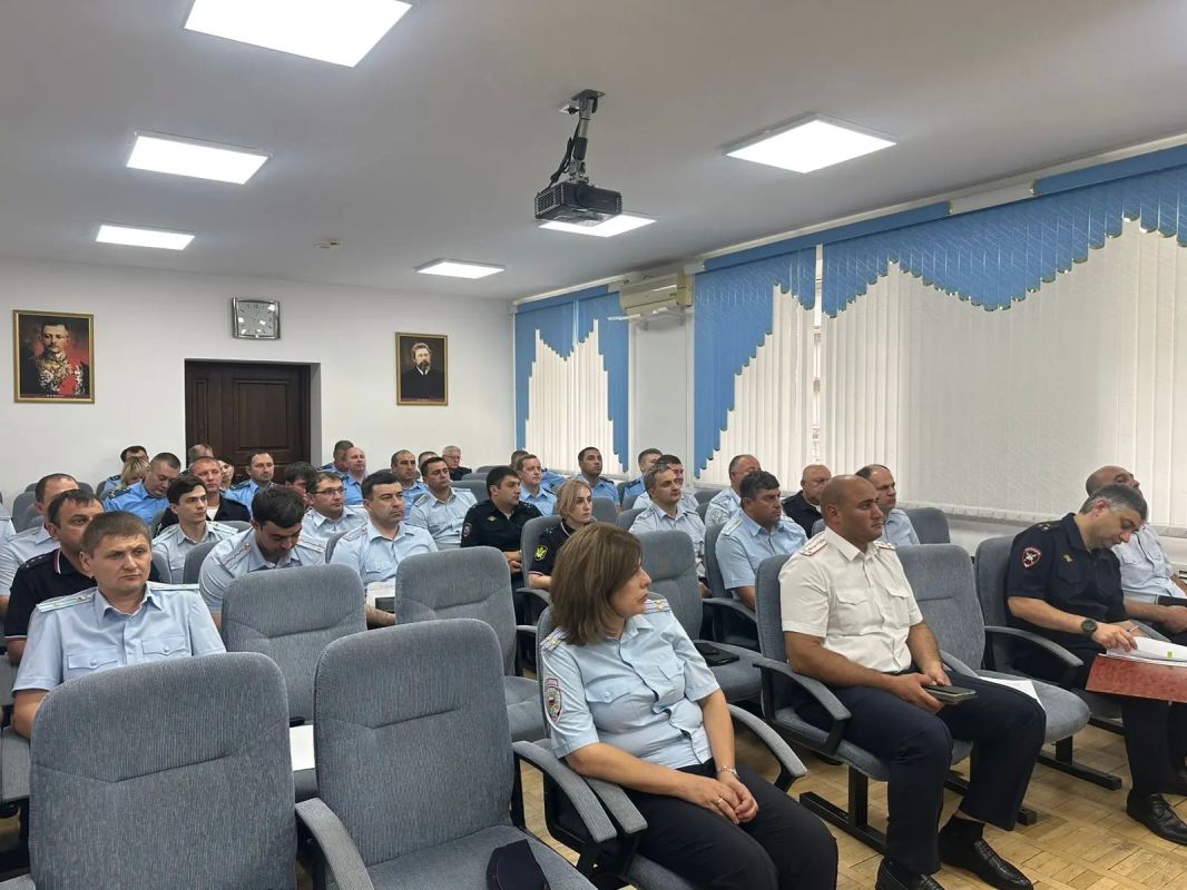 На межведомственном совещании под председательством заместителя прокурора республики Дмитрия Кривошеева обсуждены вопросы противодействия правонарушениям и преступлениям в сфере безопасности дорожного движения и... На межведомственном совещании под председательством заместителя прокурора республики Дмитрия Кривошеева обсуждены вопросы противодействия правонарушениям и преступлениям в сфере безопасности дорожного движения и...