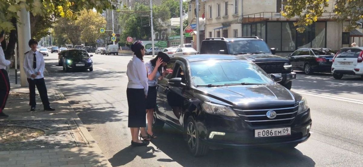 В рамках оперативно профилактического мероприятия «Внимание-дети!» в период инспектором по пропаганде безопасности дорожного движения Отдела МВД России по г.Черкесску совместо с руководителем Всероссийской молодёжной... В рамках оперативно профилактического мероприятия «Внимание-дети!» в период инспектором по пропаганде безопасности дорожного движения Отдела МВД России по г.Черкесску совместо с руководителем Всероссийской молодёжной...