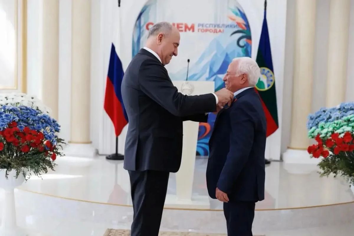 Рашид Темрезов вручил награды жителям КЧР Рашид Темрезов вручил награды жителям КЧР