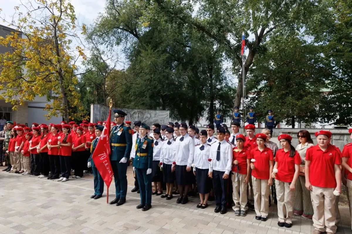 Рашид Темрезов: В День Карачаево-Черкесии и День города Черкесска поприветствовал участников патриотических акций «Знамя Победы» и «Вахта Памяти», приуроченных к 81-й годовщине Великой Победы Рашид Темрезов: В День Карачаево-Черкесии и День города Черкесска поприветствовал участников патриотических акций «Знамя Победы» и «Вахта Памяти», приуроченных к 81-й годовщине Великой Победы