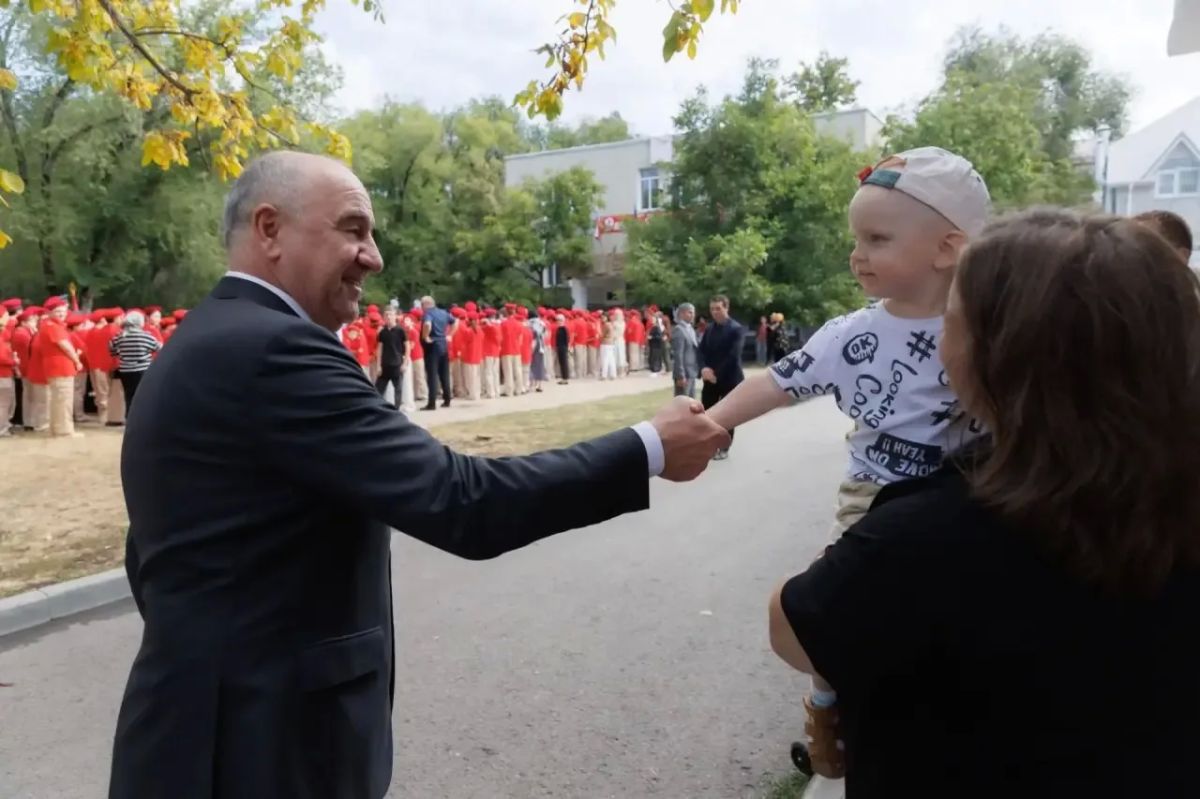 Рашид Темрезов: В День Карачаево-Черкесии и День города Черкесска поприветствовал участников патриотических акций «Знамя Победы» и «Вахта Памяти», приуроченных к 81-й годовщине Великой Победы Рашид Темрезов: В День Карачаево-Черкесии и День города Черкесска поприветствовал участников патриотических акций «Знамя Победы» и «Вахта Памяти», приуроченных к 81-й годовщине Великой Победы