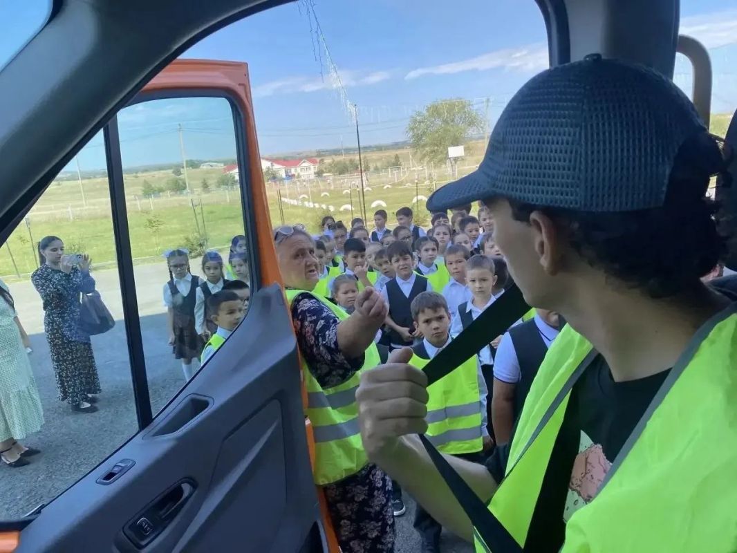 В рамках оперативно-профилактического мероприятия «Внимание, дети!» сотрудники отделения Госавтоинспекции Межмуниципального отдела МВД России «Адыге-Хабльский» совместно с педагогами Центра по профилактике детского... В рамках оперативно-профилактического мероприятия «Внимание, дети!» сотрудники отделения Госавтоинспекции Межмуниципального отдела МВД России «Адыге-Хабльский» совместно с педагогами Центра по профилактике детского...