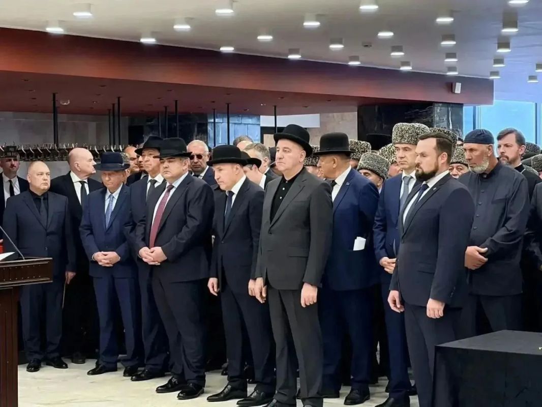 Глава КЧР принял участие в церемонии прощания с Исхаком Машбашем в Майкопе Глава КЧР принял участие в церемонии прощания с Исхаком Машбашем в Майкопе
