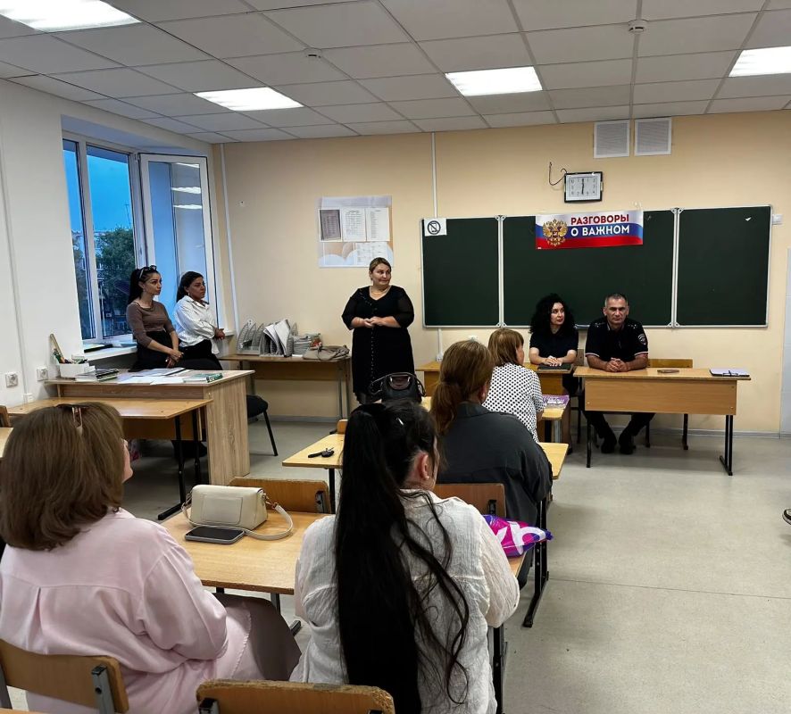 В КЧР сотрудники полиции и представители общественных организаций провели мероприятия по профилактике экстремизма среди молодежи В КЧР сотрудники полиции и представители общественных организаций провели мероприятия по профилактике экстремизма среди молодежи