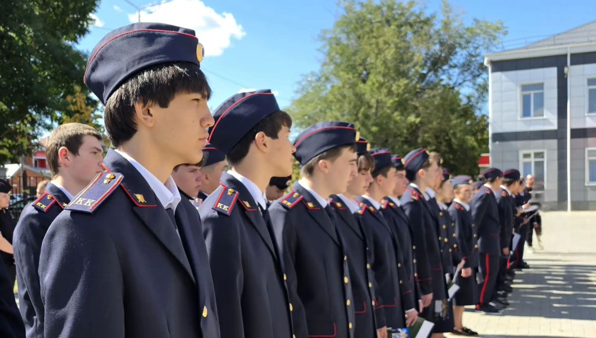 В Черкесске ученики профильных кадетских классов СК России приняли клятву кадета В Черкесске ученики профильных кадетских классов СК России приняли клятву кадета