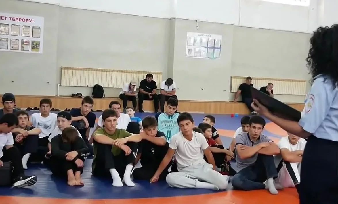 В КЧР сотрудники полиции и представители общественных организаций провели мероприятия по профилактике экстремизма среди молодежи В КЧР сотрудники полиции и представители общественных организаций провели мероприятия по профилактике экстремизма среди молодежи