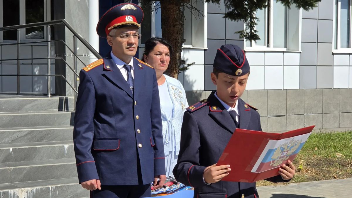 В Черкесске ученики профильных кадетских классов СК России приняли клятву кадета В Черкесске ученики профильных кадетских классов СК России приняли клятву кадета