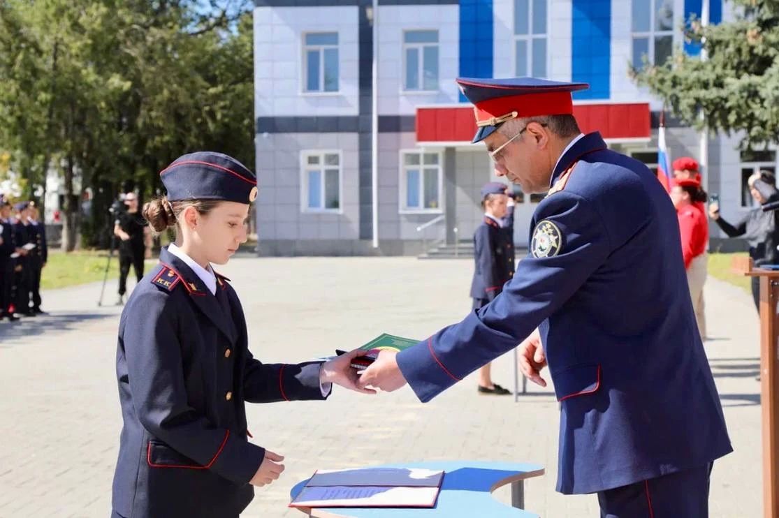 Более 100 школьников Черкесска приняли присягу кадетов Следственного комитета России Более 100 школьников Черкесска приняли присягу кадетов Следственного комитета России