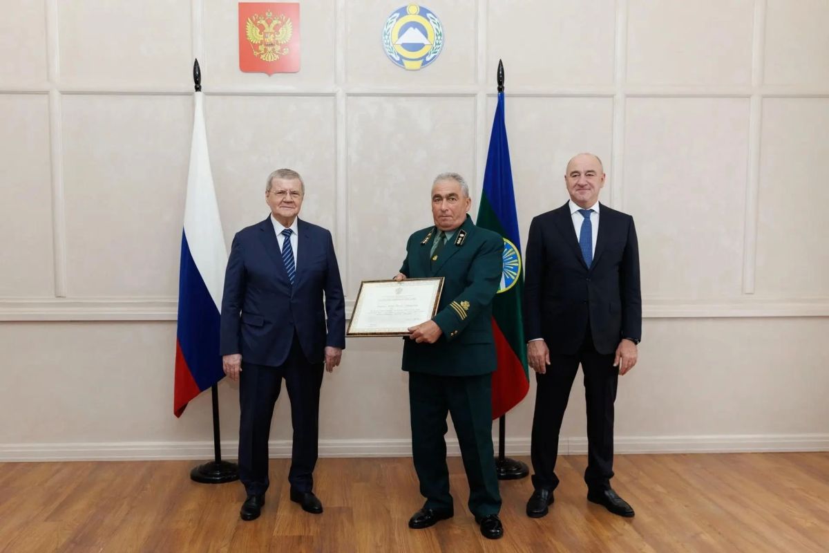 Полпред Президента в СКФО Юрий Чайка вручил Благодарственные письма жителям Карачаево-Черкесии Полпред Президента в СКФО Юрий Чайка вручил Благодарственные письма жителям Карачаево-Черкесии