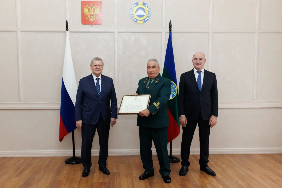 Рашид Темрезов: Сегодня в рамках рабочего визита полномочный представитель Президента Российской Федерации в СКФО Юрий Чайка вручил Благодарственные письма нашим землякам Рашид Темрезов: Сегодня в рамках рабочего визита полномочный представитель Президента Российской Федерации в СКФО Юрий Чайка вручил Благодарственные письма нашим землякам