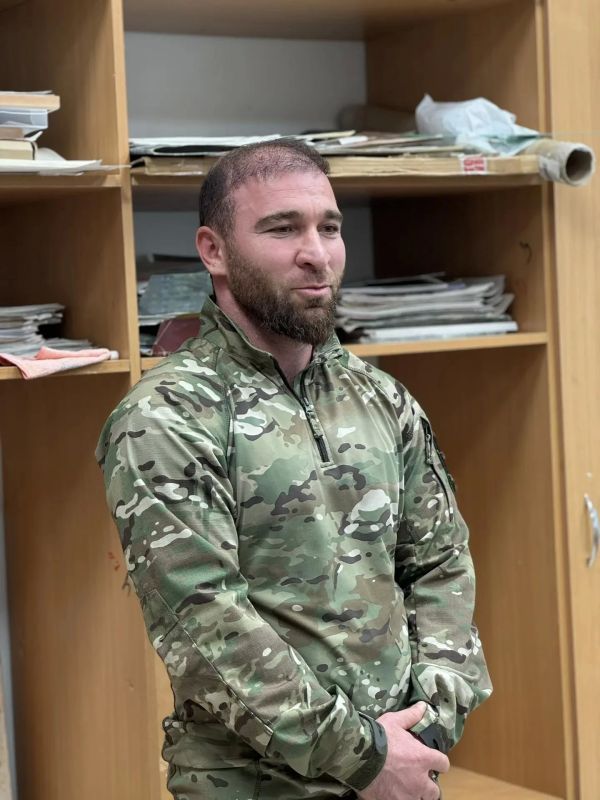 В художественной школе прошёл урок мужества с ветераном СВО В художественной школе прошёл урок мужества с ветераном СВО