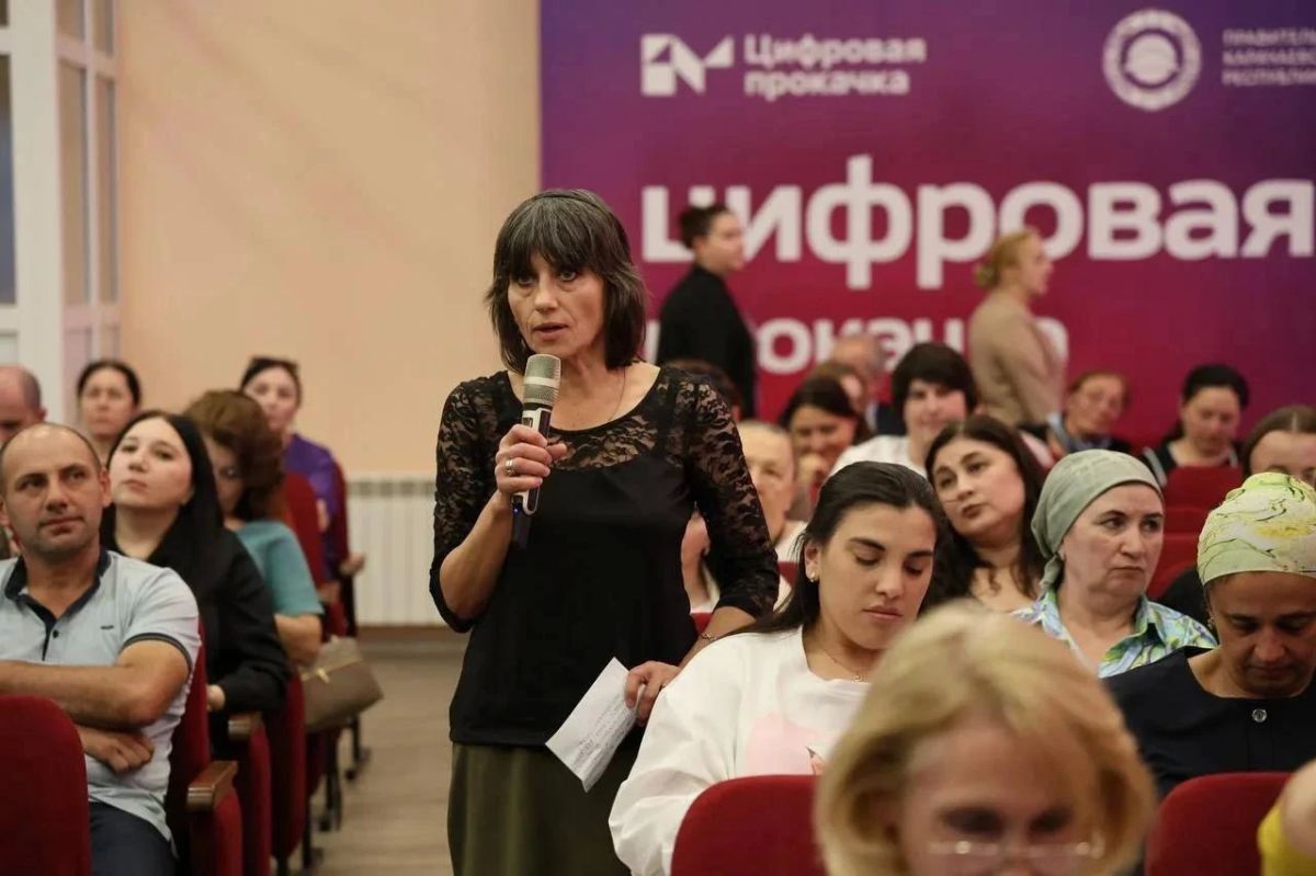 Депутат Государственной думы Солтан Узденов встретился с педагогами Черкесска Депутат Государственной думы Солтан Узденов встретился с педагогами Черкесска