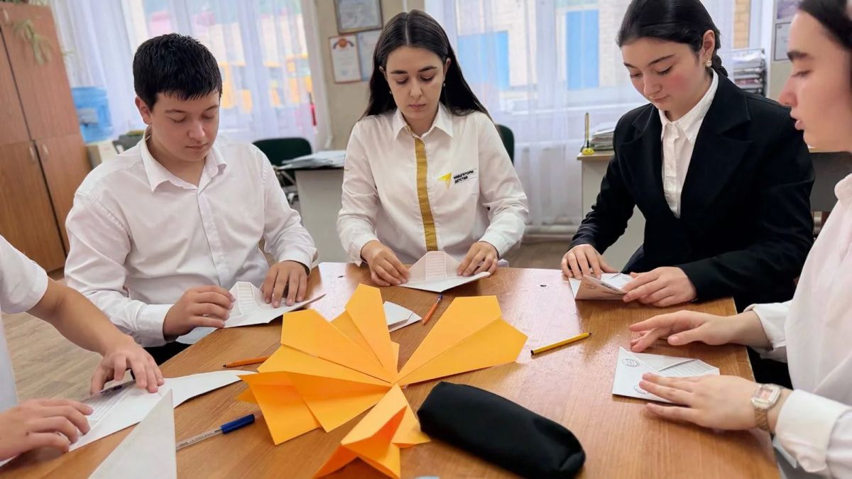 Школьники из Усть-Джегуты написали письма военнослужащим в зону специальной военной операции Школьники из Усть-Джегуты написали письма военнослужащим в зону специальной военной операции
