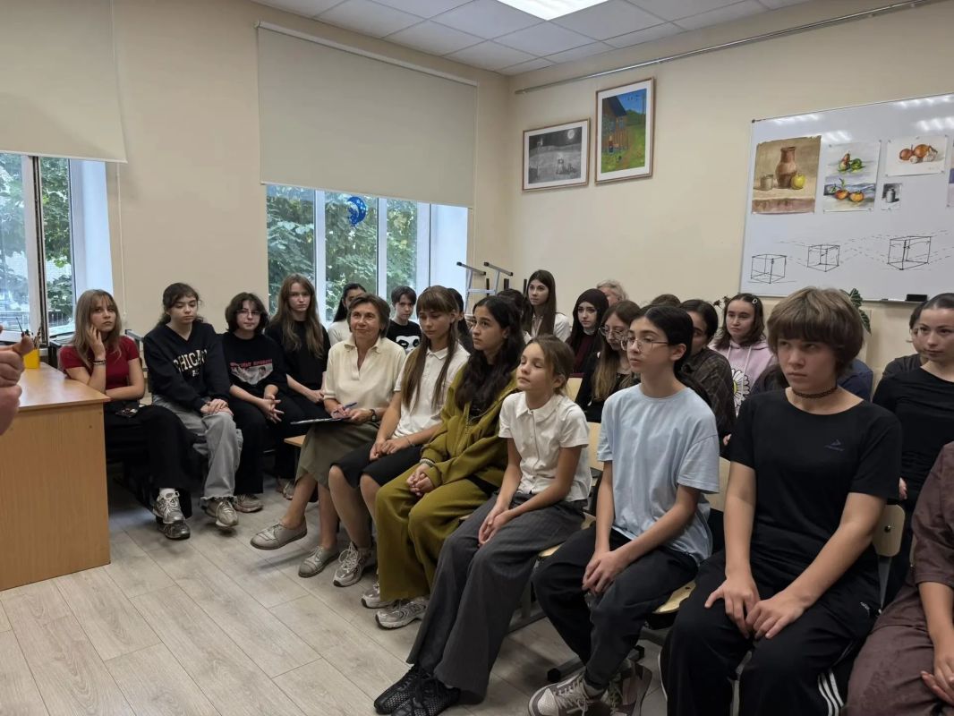 В художественной школе прошёл урок мужества с ветераном СВО В художественной школе прошёл урок мужества с ветераном СВО