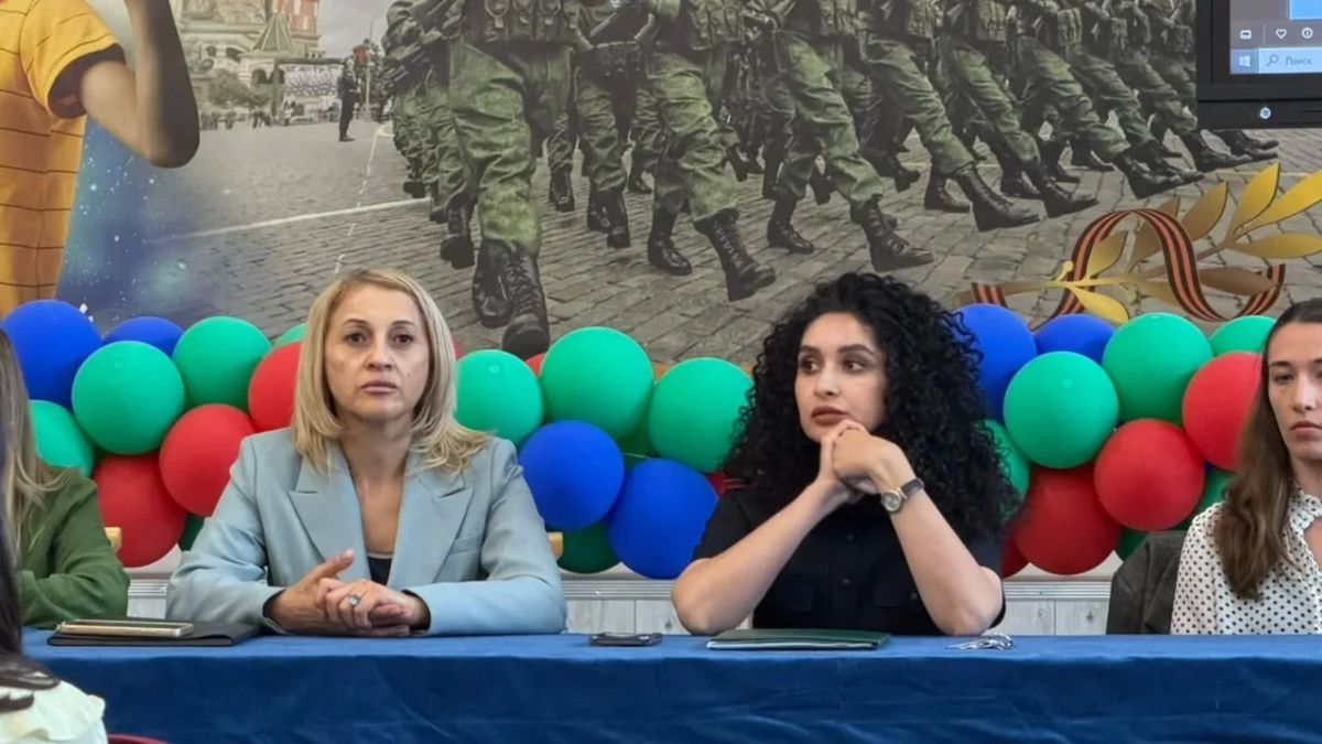 На базе МКОУ «Гимназия № 13 г. Черкесска» состоялось общешкольное родительское собрание на тему «Безопасность детей - наша общая забота» На базе МКОУ «Гимназия № 13 г. Черкесска» состоялось общешкольное родительское собрание на тему «Безопасность детей - наша общая забота»