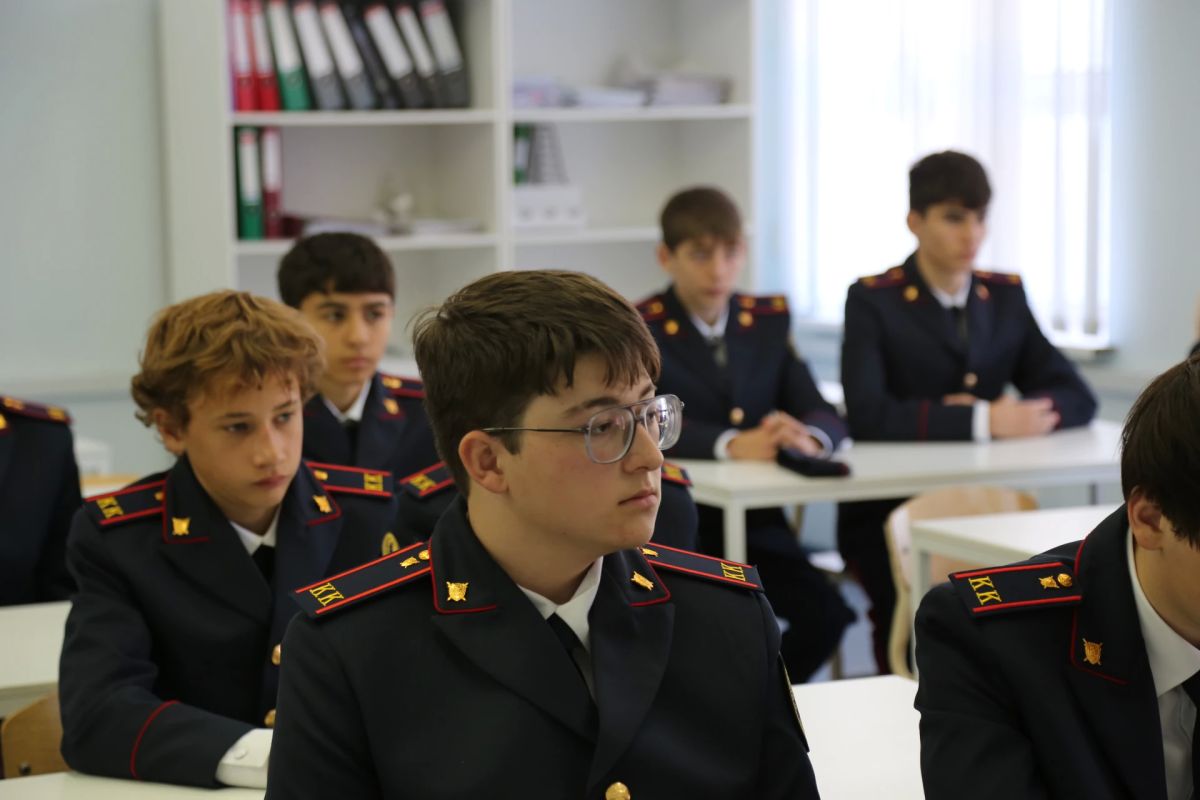 В Карачаевске представители регионального следственного управления провели профилактическую лекцию для кадетов В Карачаевске представители регионального следственного управления провели профилактическую лекцию для кадетов