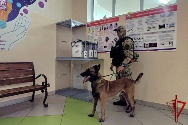 В Карачаево-Черкесии сотрудники ОМОН обследуют избирательные участки В Карачаево-Черкесии сотрудники ОМОН обследуют избирательные участки