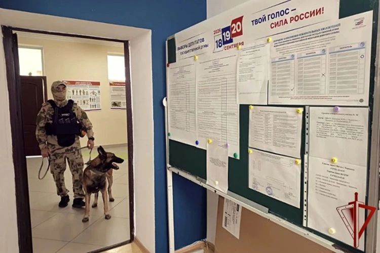 В Карачаево-Черкесии сотрудники ОМОН обследуют избирательные участки В Карачаево-Черкесии сотрудники ОМОН обследуют избирательные участки