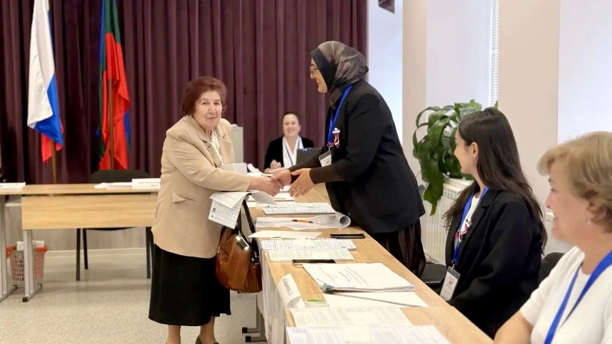 Представители старшего поколения традиционно активны, одними из первых сегодня посетили избирательные участки Карачаево-Черкесии и реализовали свое активное избирательное право, подавая пример для молодёжи Представители старшего поколения традиционно активны, одними из первых сегодня посетили избирательные участки Карачаево-Черкесии и реализовали свое активное избирательное право, подавая пример для молодёжи