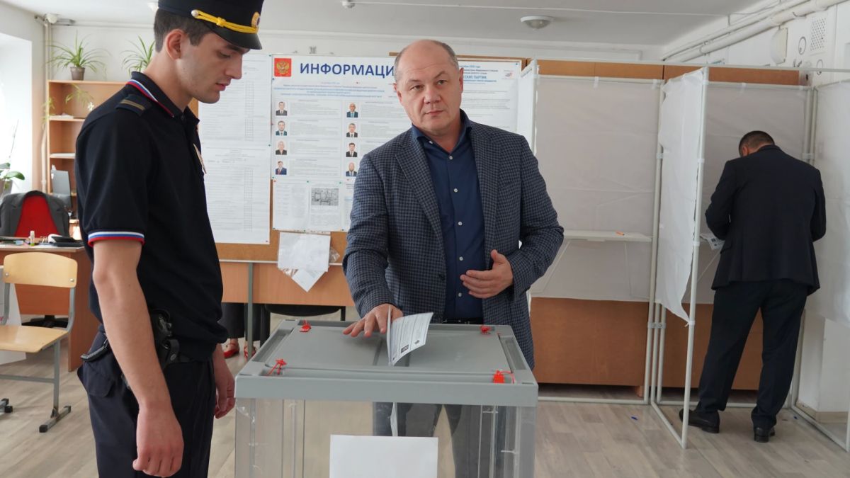 Спикер НС КЧР Александр Иванов, депутаты и сотрудники Аппарата приняли участие в Едином дне голосования Спикер НС КЧР Александр Иванов, депутаты и сотрудники Аппарата приняли участие в Едином дне голосования