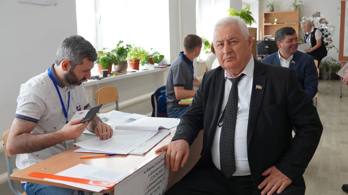 Спикер НС КЧР Александр Иванов, депутаты и сотрудники Аппарата приняли участие в Едином дне голосования Спикер НС КЧР Александр Иванов, депутаты и сотрудники Аппарата приняли участие в Едином дне голосования