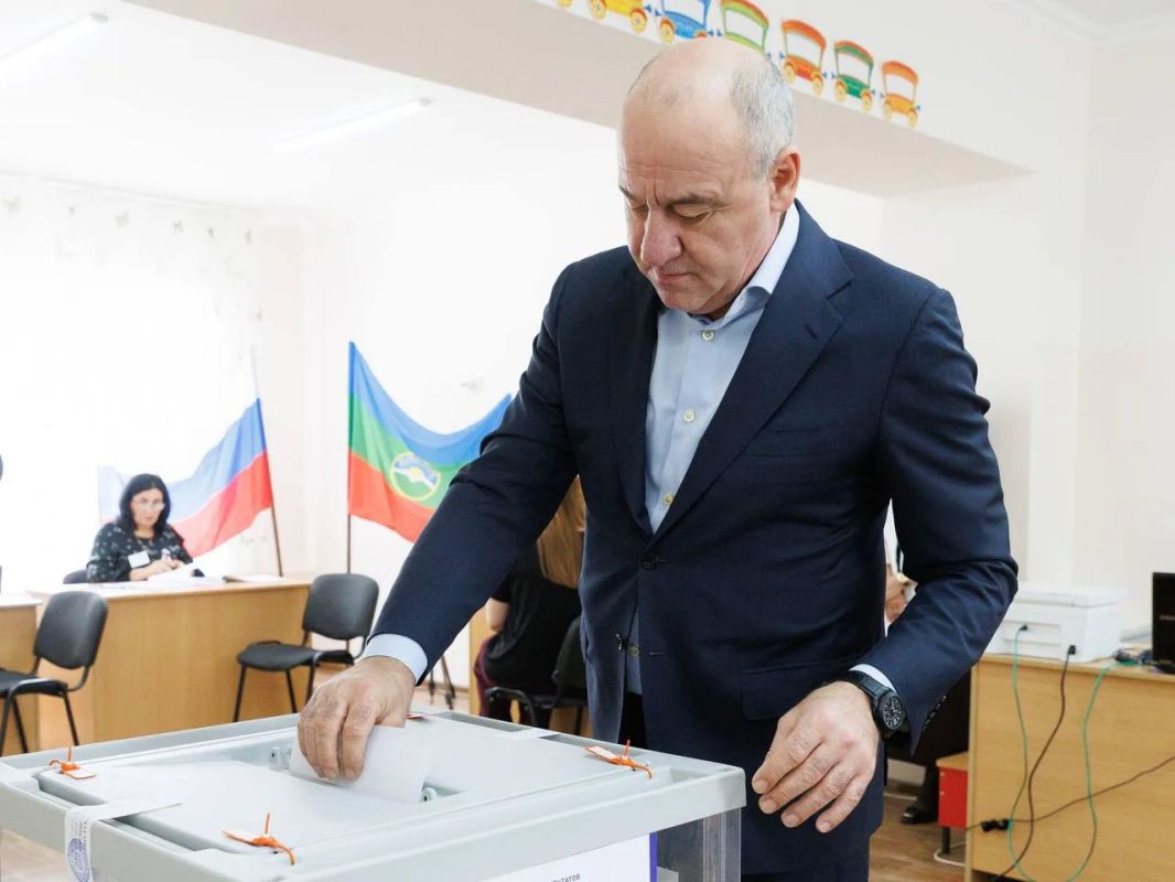 Глава Карачаево-Черкесии Рашид Темрезов призвал жителей республики активно реализовать свое избирательное право на выборах депутатов Госдумы девятого созыва и отметил, что он проголосовал за суверенитет России, стабильное и...