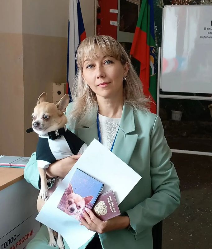 На участковой избирательной комиссии № 38 работает наблюдатель от Общественной палаты КЧР Салащенко Татьяна