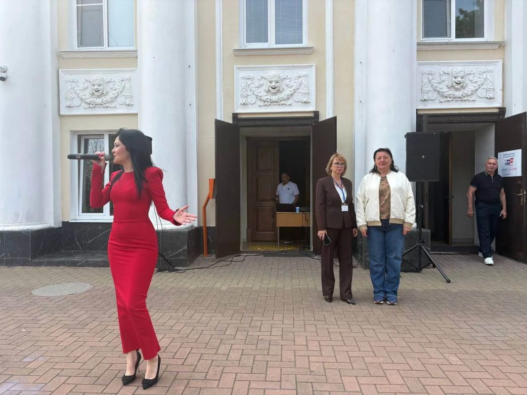 Председатель Общественной палаты Карачаево-Черкесской Республики Елена Ляшова и Уполномоченный по правам человека в КЧР Зарема Умалатова посетили избирательные участки в столице региона Председатель Общественной палаты Карачаево-Черкесской Республики Елена Ляшова и Уполномоченный по правам человека в КЧР Зарема Умалатова посетили избирательные участки в столице региона