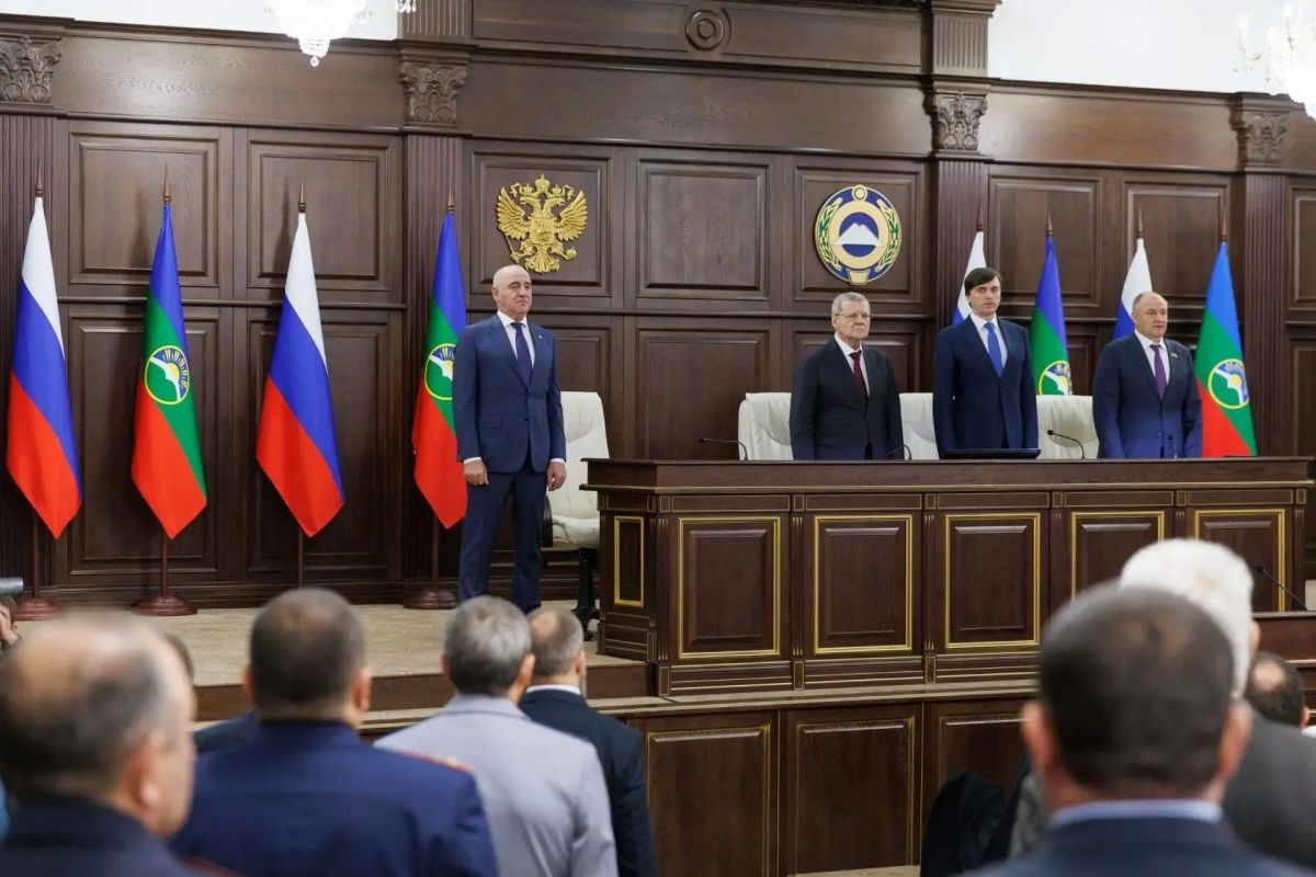 Сегодня полномочный представитель Президента РФ в Северо-Кавказском федеральном округе Юрий Чайка принял участие в торжественном мероприятии по случаю избрания и вступления в должность Главы Карачаево-Черкесской Республики... Сегодня полномочный представитель Президента РФ в Северо-Кавказском федеральном округе Юрий Чайка принял участие в торжественном мероприятии по случаю избрания и вступления в должность Главы Карачаево-Черкесской Республики...