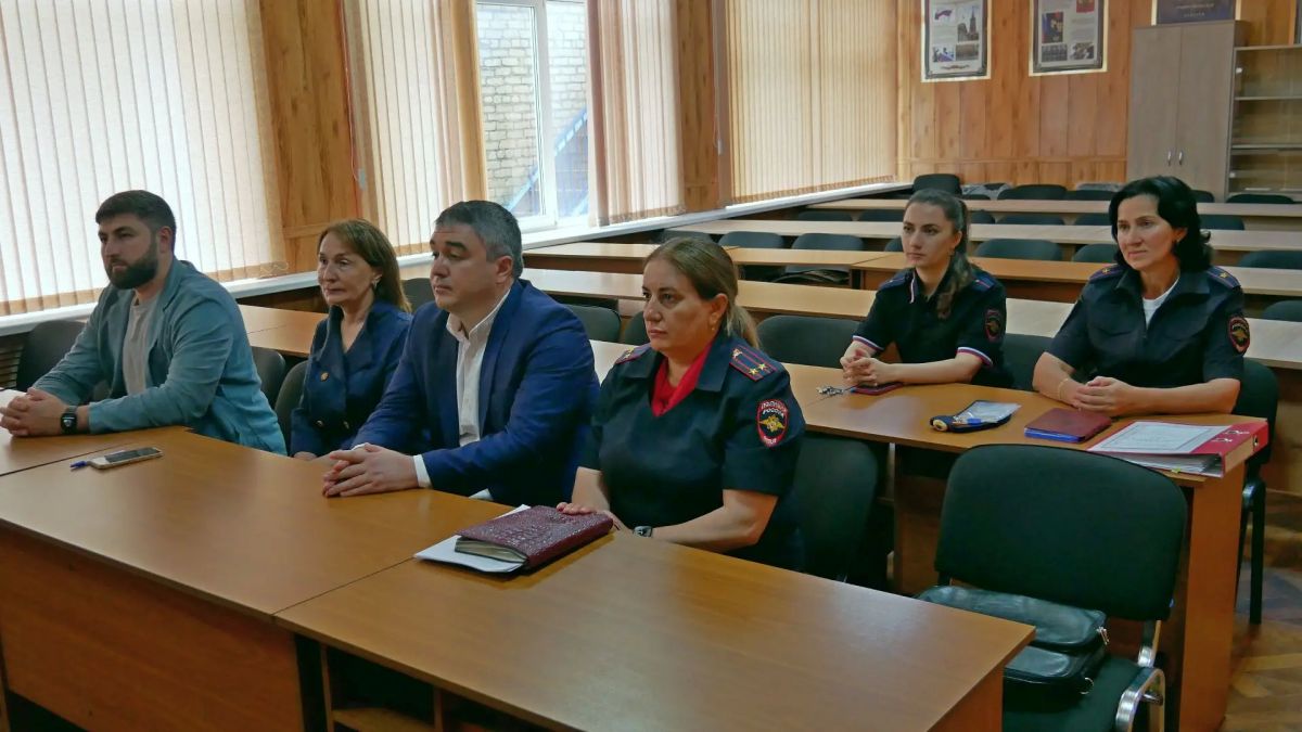 Сотрудники ВНИИ МВД России провели мониторинг общественного мнения в Карачаево-Черкесии Сотрудники ВНИИ МВД России провели мониторинг общественного мнения в Карачаево-Черкесии