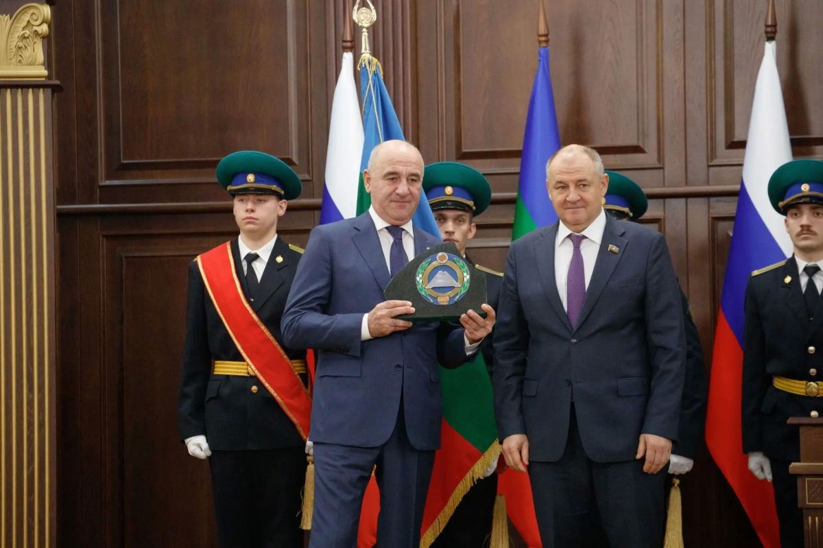 Сегодня полномочный представитель Президента РФ в Северо-Кавказском федеральном округе Юрий Чайка принял участие в торжественном мероприятии по случаю избрания и вступления в должность Главы Карачаево-Черкесской Республики... Сегодня полномочный представитель Президента РФ в Северо-Кавказском федеральном округе Юрий Чайка принял участие в торжественном мероприятии по случаю избрания и вступления в должность Главы Карачаево-Черкесской Республики...