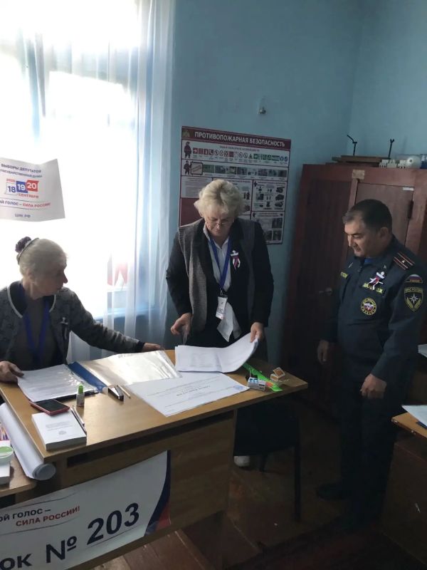 В дни голосования сотрудники МЧС России обеспечивали пожарную безопасность избирательных участков В дни голосования сотрудники МЧС России обеспечивали пожарную безопасность избирательных участков