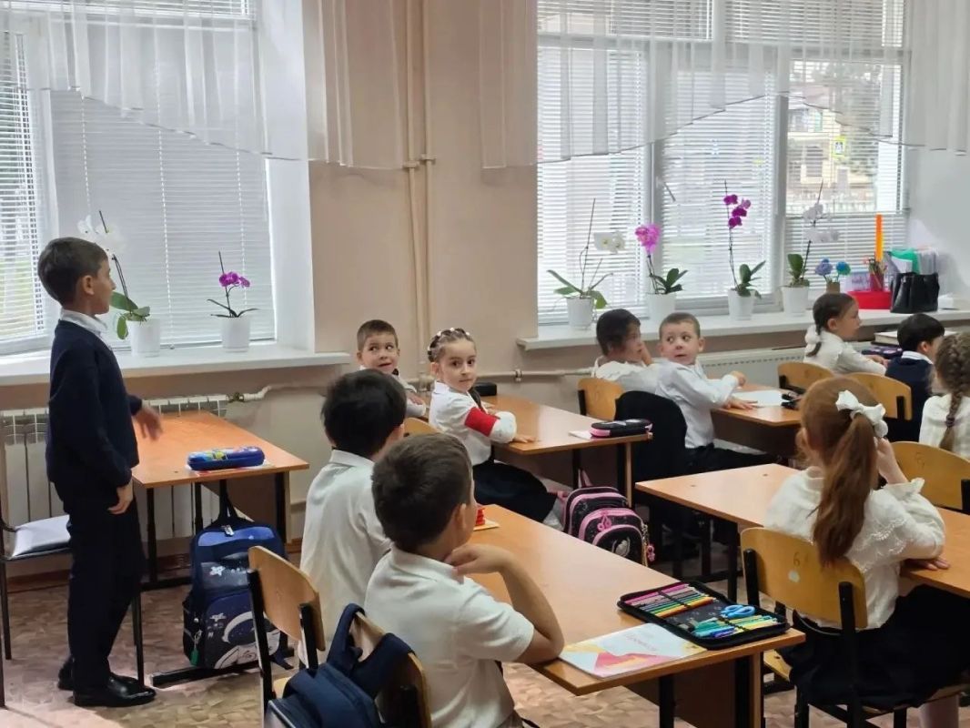 Инспектор по пропаганде безопасности дорожного движения ОГИБДД Межмуниципального отдела МВД России «Карачаевский» провел профилактическую беседу с учениками МБОУ «СШ №1» г. Карачаевска Инспектор по пропаганде безопасности дорожного движения ОГИБДД Межмуниципального отдела МВД России «Карачаевский» провел профилактическую беседу с учениками МБОУ «СШ №1» г. Карачаевска