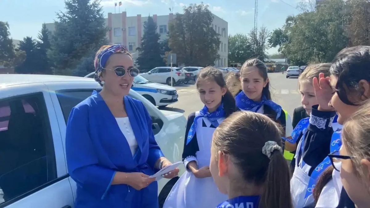 В рамках Всероссийской недели безопасности дорожного движения сотрудники Госавтоинспекции МО МВД России «Адыге-Хабльский» совместно с активистами отряда ЮИД средней школы а. Адыге-Хабль провели акцию «Мы за безопасность на... В рамках Всероссийской недели безопасности дорожного движения сотрудники Госавтоинспекции МО МВД России «Адыге-Хабльский» совместно с активистами отряда ЮИД средней школы а. Адыге-Хабль провели акцию «Мы за безопасность на...