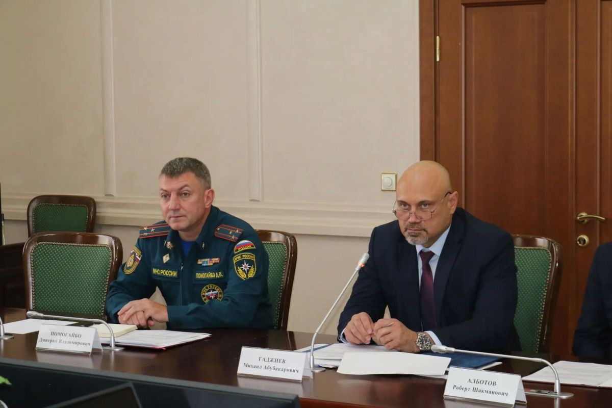 В Черкесске прошло заседание Комиссии по предупреждению и ликвидации чрезвычайных ситуаций и обеспечению пожарной безопасности КЧР В Черкесске прошло заседание Комиссии по предупреждению и ликвидации чрезвычайных ситуаций и обеспечению пожарной безопасности КЧР