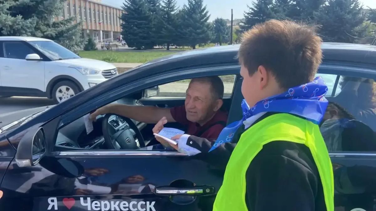 В рамках Всероссийской недели безопасности дорожного движения сотрудники Госавтоинспекции МО МВД России «Адыге-Хабльский» совместно с активистами отряда ЮИД средней школы а. Адыге-Хабль провели акцию «Мы за безопасность на... В рамках Всероссийской недели безопасности дорожного движения сотрудники Госавтоинспекции МО МВД России «Адыге-Хабльский» совместно с активистами отряда ЮИД средней школы а. Адыге-Хабль провели акцию «Мы за безопасность на...