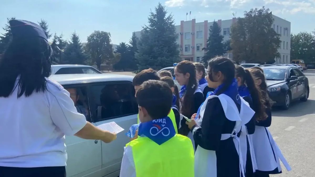 В рамках Всероссийской недели безопасности дорожного движения сотрудники Госавтоинспекции МО МВД России «Адыге-Хабльский» совместно с активистами отряда ЮИД средней школы а. Адыге-Хабль провели акцию «Мы за безопасность на... В рамках Всероссийской недели безопасности дорожного движения сотрудники Госавтоинспекции МО МВД России «Адыге-Хабльский» совместно с активистами отряда ЮИД средней школы а. Адыге-Хабль провели акцию «Мы за безопасность на...