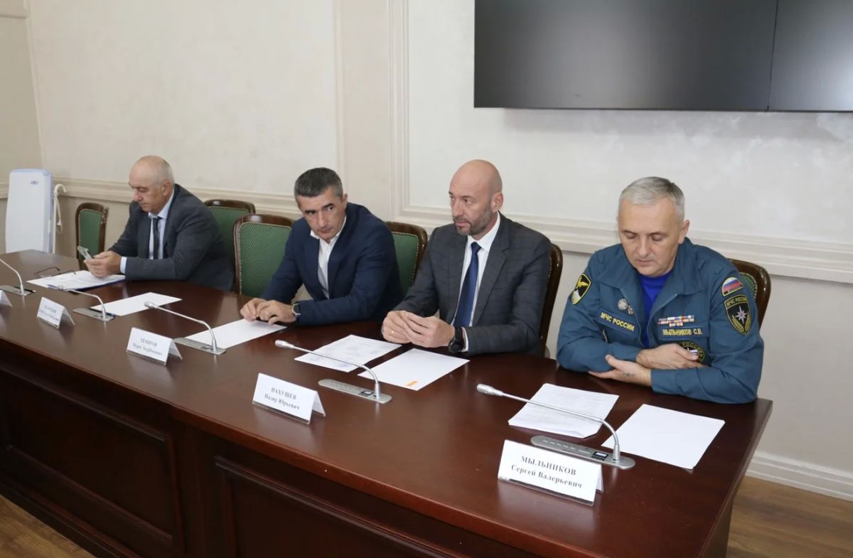 Сегодня в Доме Правительства КЧР состоялось заседание Комиссии по предупреждению и ликвидации чрезвычайных ситуаций и обеспечению пожарной безопасности (КЧС и ОПБ) Сегодня в Доме Правительства КЧР состоялось заседание Комиссии по предупреждению и ликвидации чрезвычайных ситуаций и обеспечению пожарной безопасности (КЧС и ОПБ)