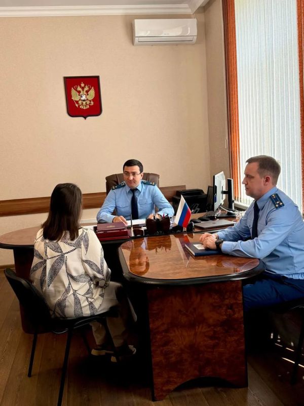 Личный прием жителей города Черкесска провел сегодня, 23 сентября 2026 года, заместитель прокурора Карачаево-Черкесской Республики Аслан Докшоков Личный прием жителей города Черкесска провел сегодня, 23 сентября 2026 года, заместитель прокурора Карачаево-Черкесской Республики Аслан Докшоков